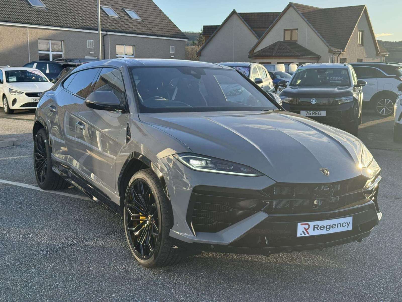  Lamborghini Urus